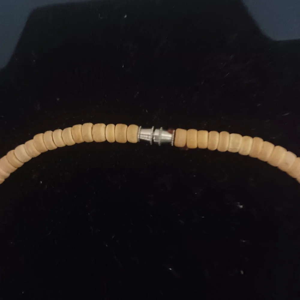 Vintage Shell and wood Bead Necklace - Picture 6 of 8
